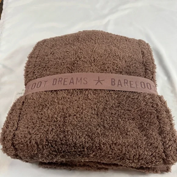 NWT Barefoot Dreams CozyChic PomPom Knit Beanie and Scarf Set Chestnut Brown